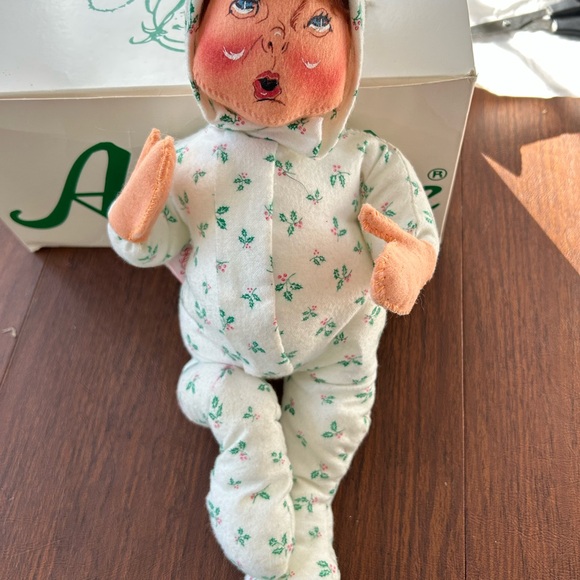 Vintage AnnaLee Sitting Baby Doll with Holly Pajamas ‘90 - Picture 2 of 6
